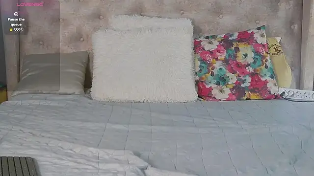 Leah Brooks online show from December 16, 5:44 am