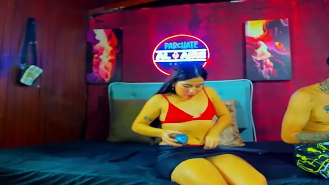 Snapshot of dereck_and_julie chatting on October 14, 2:45 am dereck and julie online show from October 14, 2:45 am