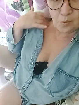 Snapshot of ForgeMeNot51 chatting on October 12, 6:15 am ForgeMeNot51 online show from October 12, 6:15 am