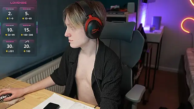 Snapshot of Serxyi chatting on February 6, 3:19 pm Serxyi online show from February 6, 3:19 pm