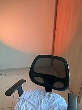 Snapshot of LauraCatalina chatting on November 27, 11:43 am LauraCatalina online show from November 27, 11:43 am