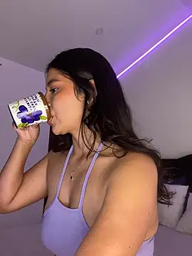 Snapshot of MiaAlarie chatting on February 8, 6:44 am MiaAlarie online show from February 8, 6:44 am