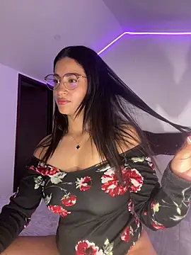 Snapshot of MiaAlarie chatting on March 4, 5:59 am MiaAlarie online show from March 4, 5:59 am