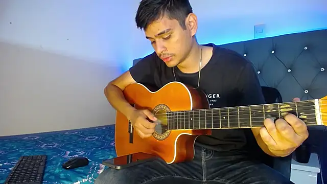 Snapshot of Charlie_Cock_ chatting on November 13, 4:05 am Charlie Cock online show from November 13, 4:05 am