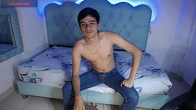 Snapshot of Charlie_Cock_ chatting on October 23, 4:11 am Charlie Cock online show from October 23, 4:11 am