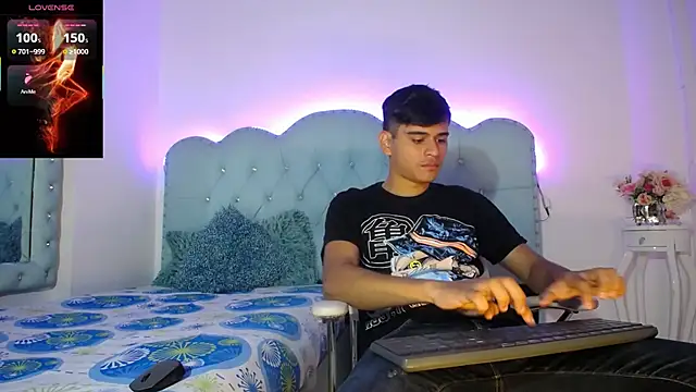 Snapshot of Charlie_Cock_ chatting on December 17, 3:55 am Charlie Cock online show from December 17, 3:55 am