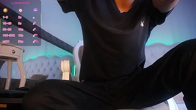 Snapshot of Charlie_Cock_ chatting on December 3, 3:18 am Charlie Cock online show from December 3, 3:18 am