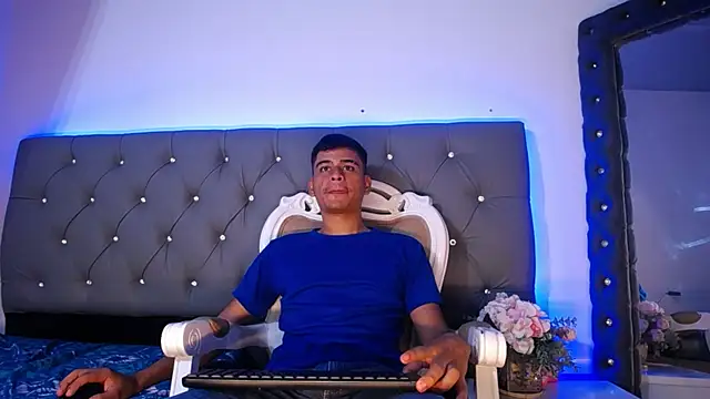 Snapshot of Charlie_Cock_ chatting on October 29, 4:33 am Charlie Cock online show from October 29, 4:33 am