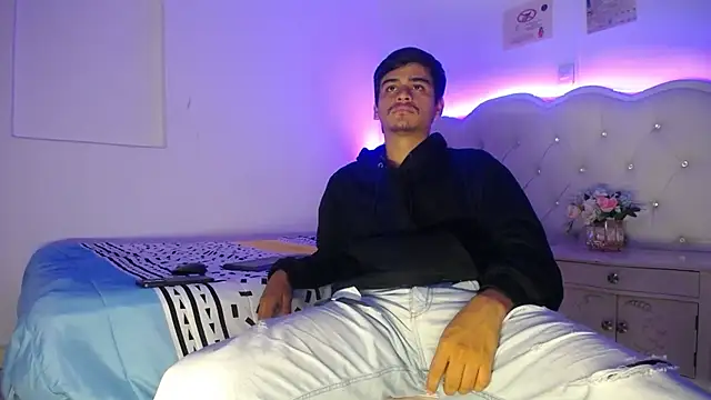 Snapshot of Charlie_Cock_ chatting on October 7, 6:03 am Charlie Cock online show from October 7, 6:03 am