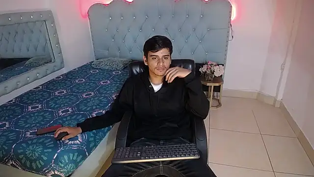 Snapshot of Charlie_Cock_ chatting on September 28, 4:30 am Charlie Cock online show from September 28, 4:30 am