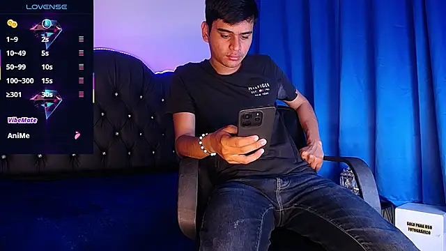 Snapshot of Charlie_Cock_ chatting on November 30, 4:13 am Charlie Cock online show from November 30, 4:13 am