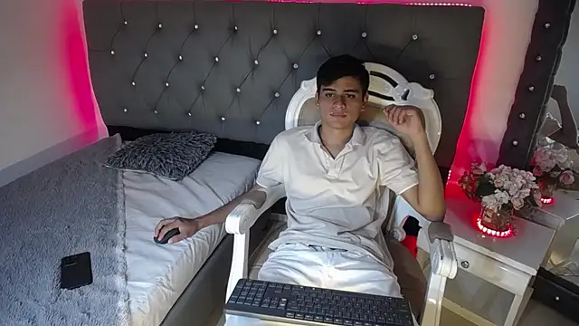 Snapshot of Charlie_Cock_ chatting on September 17, 4:03 am Charlie Cock online show from September 17, 4:03 am