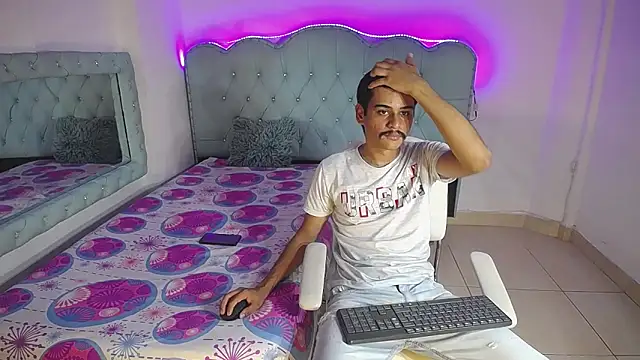 Snapshot of Charlie_Cock_ chatting on September 12, 4:34 am Charlie Cock online show from September 12, 4:34 am