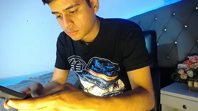 Snapshot of Charlie_Cock_ chatting on November 21, 4:00 am Charlie Cock online show from November 21, 4:00 am