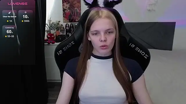 Snapshot of Luna_Navy chatting on September 14, 9:31 am Luna Navy online show from September 14, 9:31 am