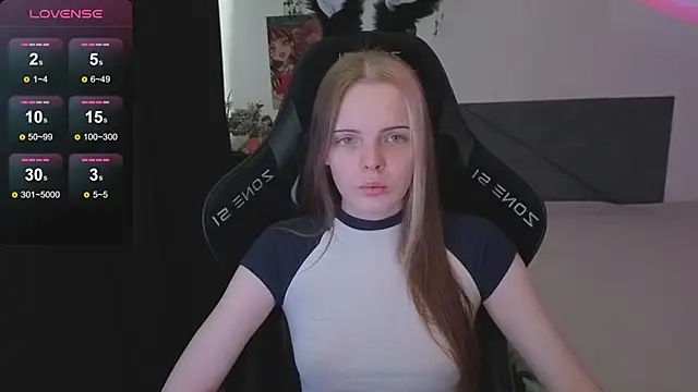 Snapshot of Luna_Navy chatting on November 5, 9:12 am Luna Navy online show from November 5, 9:12 am