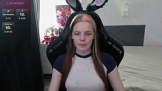 Snapshot of Luna_Navy chatting on September 20, 8:41 am Luna Navy online show from September 20, 8:41 am