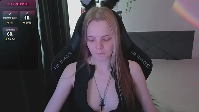 Snapshot of Luna_Navy chatting on November 22, 8:24 am Luna Navy online show from November 22, 8:24 am