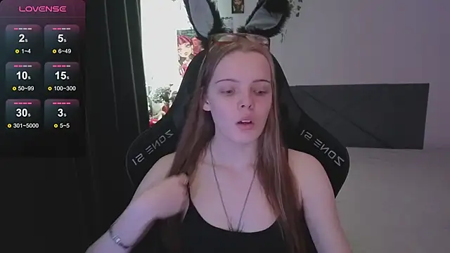 Snapshot of Luna_Navy chatting on October 27, 9:43 am Luna Navy online show from October 27, 9:43 am