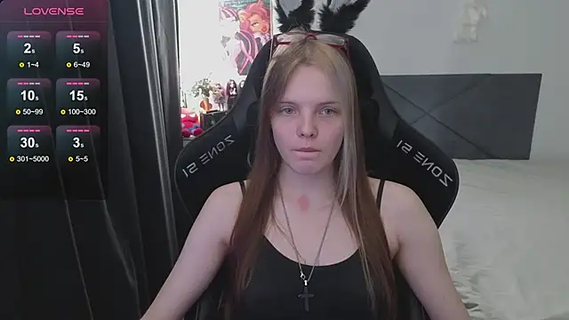 Snapshot of Luna_Navy chatting on September 28, 8:32 am Luna Navy online show from September 28, 8:32 am