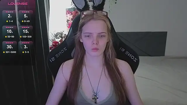 Snapshot of Luna_Navy chatting on October 24, 9:08 am Luna Navy online show from October 24, 9:08 am