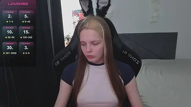 Snapshot of Luna_Navy chatting on September 21, 9:03 am Luna Navy online show from September 21, 9:03 am