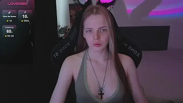 Snapshot of Luna_Navy chatting on December 3, 8:14 am Luna Navy online show from December 3, 8:14 am