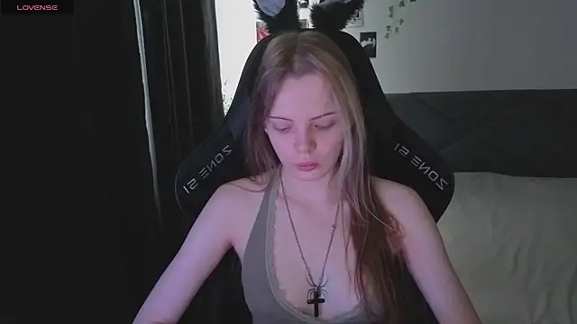 Snapshot of Luna_Navy chatting on November 23, 8:24 am Luna Navy online show from November 23, 8:24 am