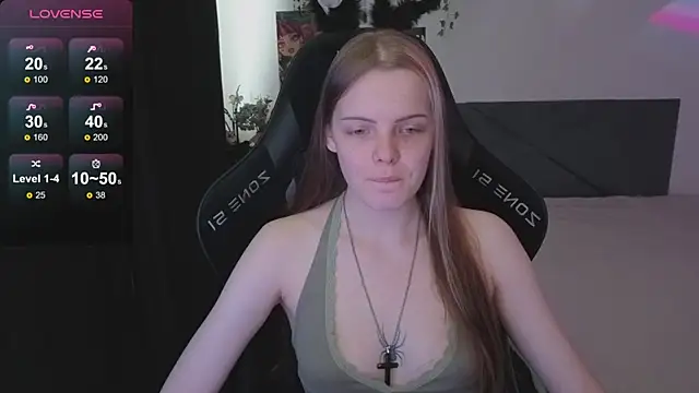 Snapshot of Luna_Navy chatting on November 28, 8:25 am Luna Navy online show from November 28, 8:25 am