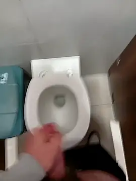 Snapshot of HairypapaK chatting on January 13, 6:39 am HairypapaK online show from January 13, 6:39 am