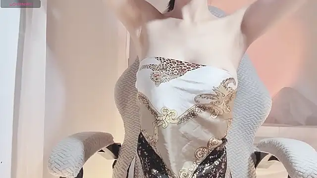 Vessi-babe online show from November 8, 9:02 am