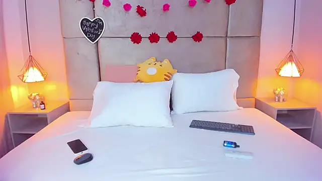 Snapshot of isabel_sofiaa chatting on February 15, 3:18 am isabel sofiaa online show from February 15, 3:18 am