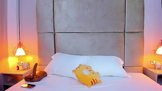 isabel sofiaa online show from March 13, 4:06 am