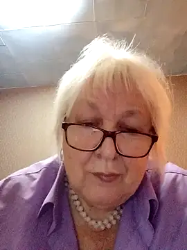 Snapshot of Alexia64231 chatting on October 27, 6:47 am Alexia64231 online show from October 27, 6:47 am