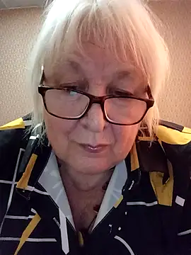 Snapshot of Alexia64231 chatting on November 4, 9:24 am Alexia64231 online show from November 4, 9:24 am