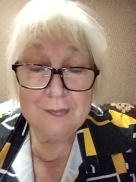 Snapshot of Alexia64231 chatting on November 10, 10:53 am Alexia64231 online show from November 10, 10:53 am