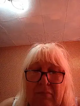 Snapshot of Alexia64231 chatting on July 11, 3:18 am Alexia64231 online show from July 11, 3:18 am