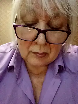 Snapshot of Alexia64231 chatting on December 1, 3:51 am Alexia64231 online show from December 1, 3:51 am