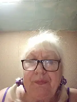 Snapshot of Alexia64231 chatting on July 3, 12:39 am Alexia64231 online show from July 3, 12:39 am