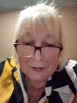 Snapshot of Alexia64231 chatting on October 31, 3:19 pm Alexia64231 online show from October 31, 3:19 pm