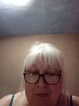 Snapshot of Alexia64231 chatting on July 13, 4:28 pm Alexia64231 online show from July 13, 4:28 pm