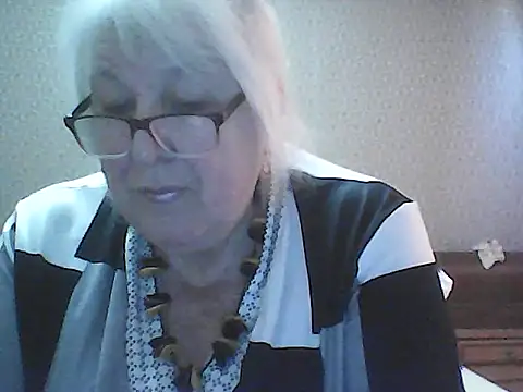 Snapshot of Alexia64231 chatting on October 23, 1:32 pm Alexia64231 online show from October 23, 1:32 pm