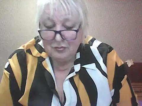 Snapshot of Alexia64231 chatting on October 20, 4:18 pm Alexia64231 online show from October 20, 4:18 pm