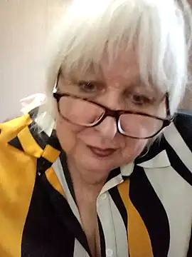 Snapshot of Alexia64231 chatting on November 26, 9:09 am Alexia64231 online show from November 26, 9:09 am