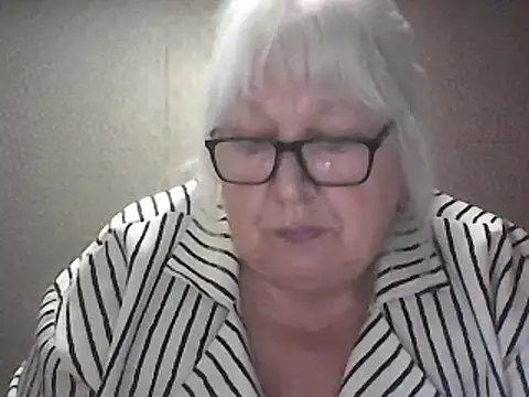 Alexia64231 online show from April 15, 3:49 pm