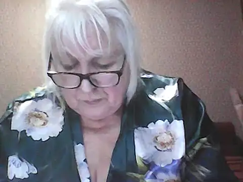 Alexia64231 online show from January 6, 7:40 pm