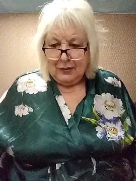 Snapshot of Alexia64231 chatting on November 27, 12:11 am Alexia64231 online show from November 27, 12:11 am