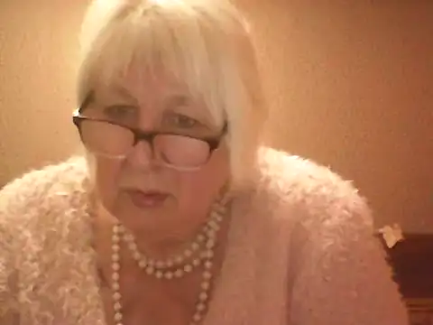 Snapshot of Alexia64231 chatting on October 21, 4:28 pm Alexia64231 online show from October 21, 4:28 pm