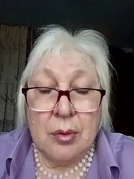 Snapshot of Alexia64231 chatting on November 17, 7:12 am Alexia64231 online show from November 17, 7:12 am