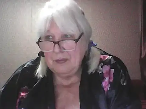 Alexia64231 online show from May 3, 4:32 pm